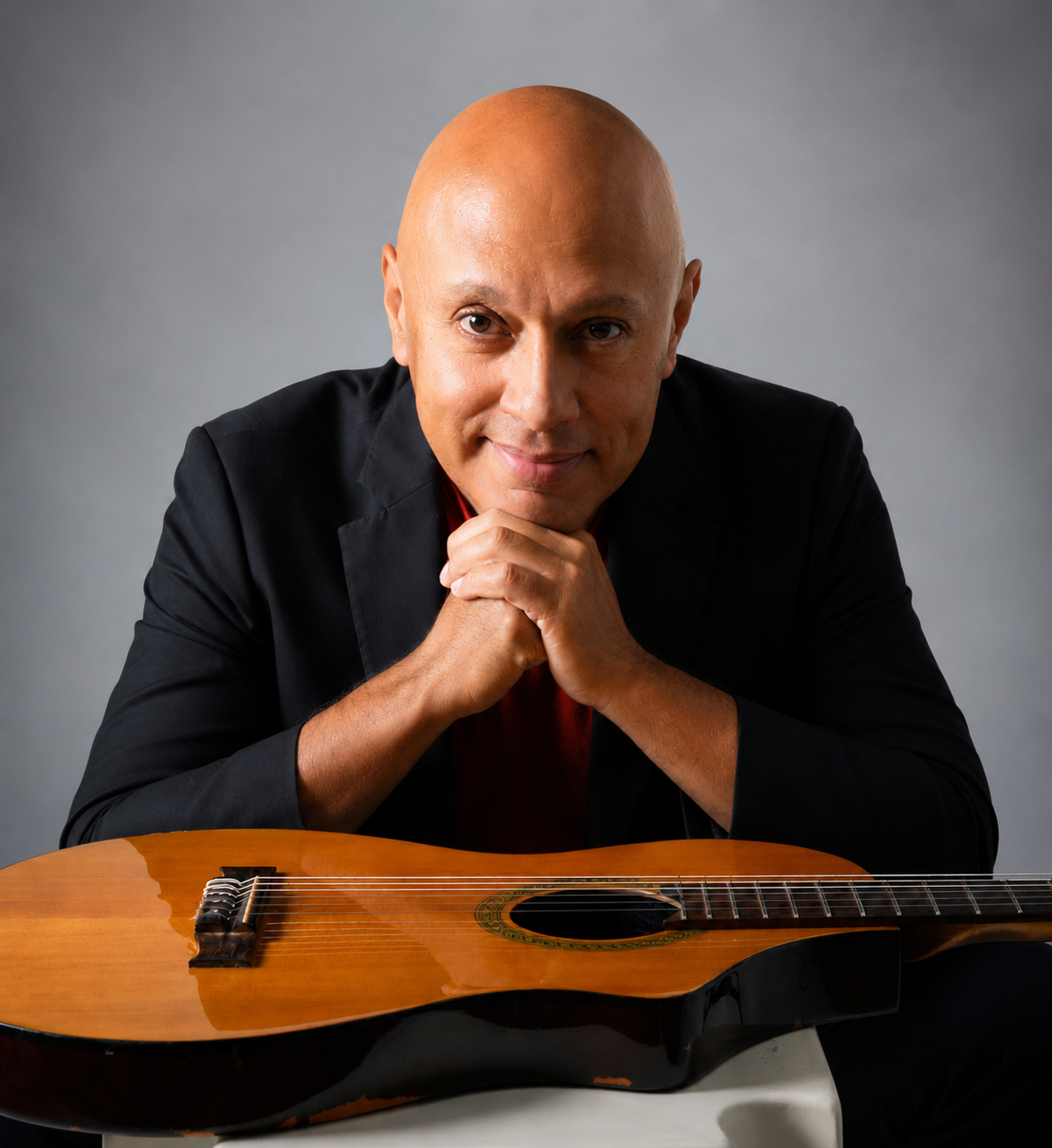 Ángel Villarreal, cantante y guitarrista profesional en directo
